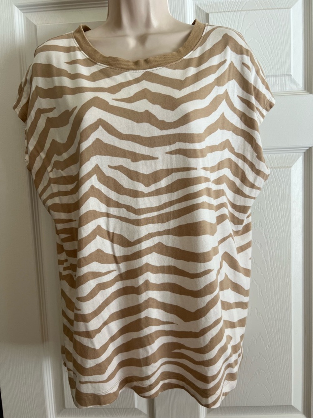 Loft Ladies Top Tan and White Print Round Neck Short Self Sleeves Cotton Blend